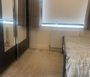 Room in a Shared House, Glebelands Av, IG2 - Photo 4