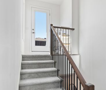 For Lease - 325 Foliage Private, Parkway Park - Queensway Terrace S... - Photo 3