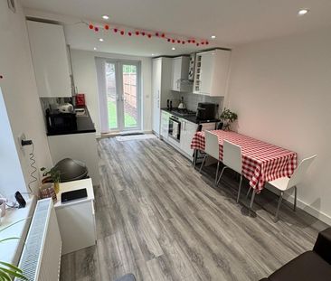 3 Bed Flat, Pemberton Road, N4 - Photo 1