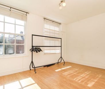 The Crescent, Bedford - Photo 1