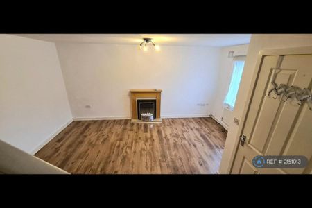 3 bedroom terraced house to rent - Photo 3