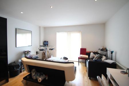 1 bedroom flat to rent - Photo 2