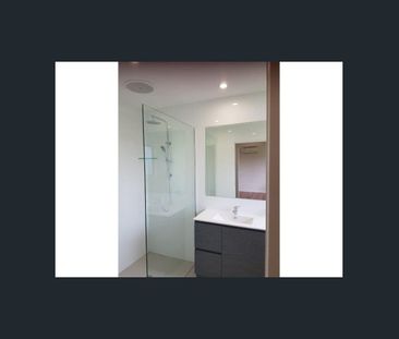 Magical & Modern home in Buderim! - Photo 2