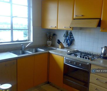 1 bedroom in a flat share to rent - Photo 4