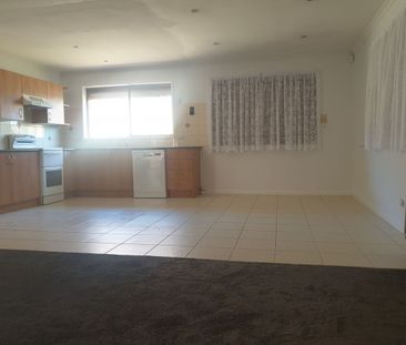 Modern Living with air conditioning! - Photo 6