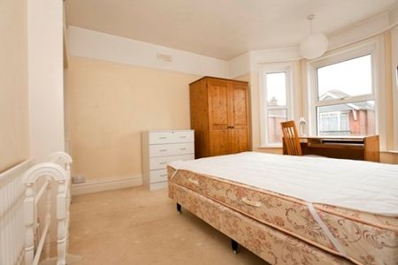 5 Bedroom Student House - Great location for Talbot Campus students - Photo 3