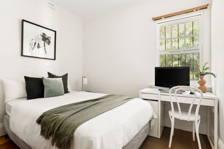 Three Bedroom Terrace in Amazing Location - Photo 5