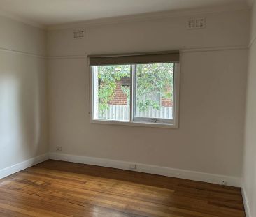 Well Looked after and located in a highly coveted area! - Photo 3