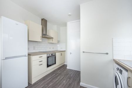 2 bedroom flat to rent - Photo 4