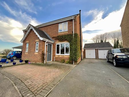 2 bedroom Semi-Detached House to let - Photo 2