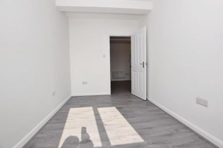 2 bedroom maisonette to rent - Photo 2