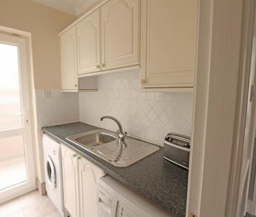 3 bedroom detached bungalow to rent - Photo 2