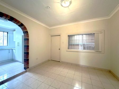 CONVENIENTLY LOCATED HOME - Photo 2