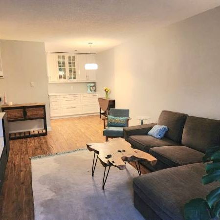 Spacious 1 bedroom, a block to Kits beach - Photo 4