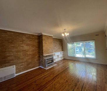 Two-bedroom unit situated just minutes from Dean Street. - Photo 2