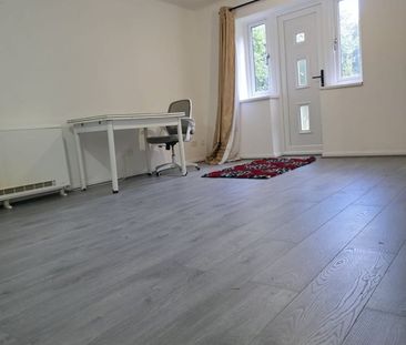 1 Bed Flat, Ashdown Court, IG11 - Photo 3