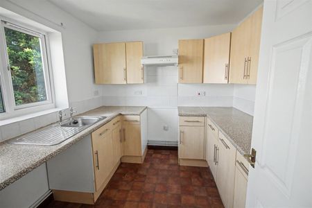 2 Bedroom Flat / Apartment to let - Photo 4