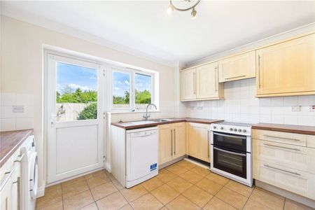 Mitchell Close, Pamber Heath, Tadley, Hampshire, RG26 - Photo 2