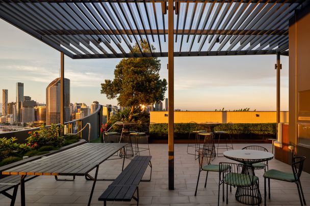 St Julien Residences - Stunning River & City Views - 1 Month Free Internet! - Photo 1