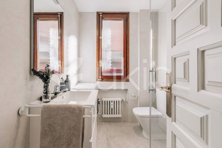 Apartamento de alquiler en Calle de Álvarez de Baena, El Viso - Photo 3