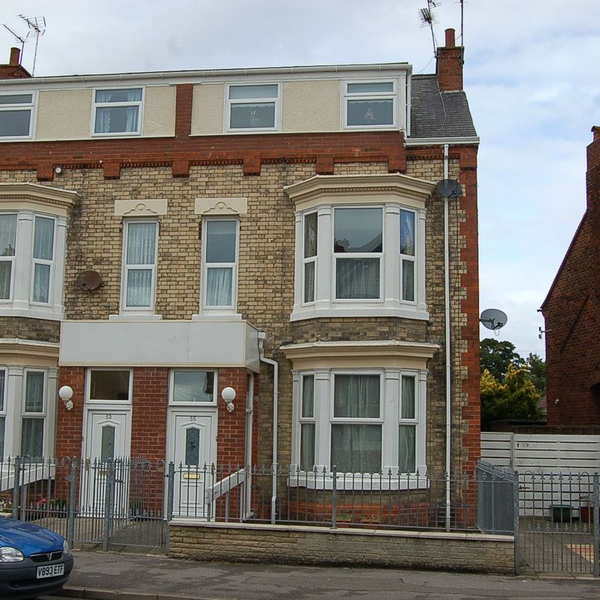 1 bed ground floor flat to rent in Victoria Road, Bridlington, YO15 - Photo 1