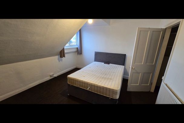 5 Bed Terraced House, Station Road, B14 - Photo 1