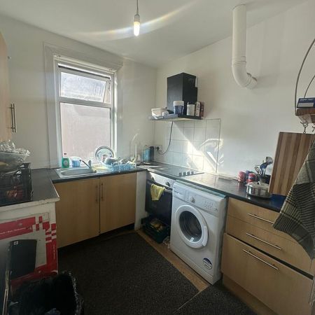 2 bedroom flat to rent - Photo 3