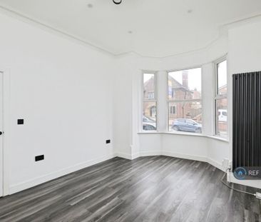 4 bedroom semi-detached house to rent - Photo 1