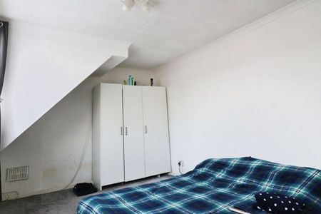 3 bedroom semi-detached bungalow to rent - Photo 4