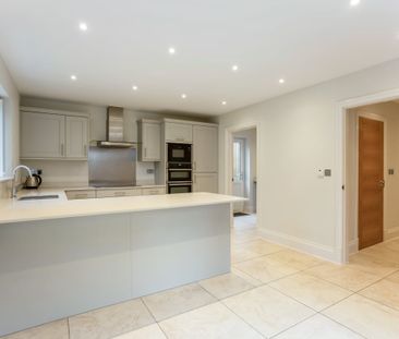 4 bedroom detached house to rent - Photo 4