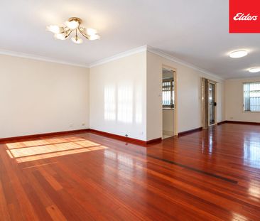Four-bedroom villa with generous living space and covered courtyard - Photo 1