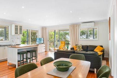 Stunning 3-Bedroom Flat with Water Views in Coledale - Photo 3