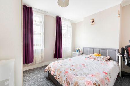 2 Bed End Terrace, Gough Road, E15 - Photo 3