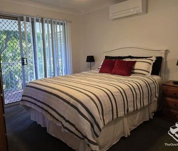 Beautiful Home with NO water bill! - Photo 3