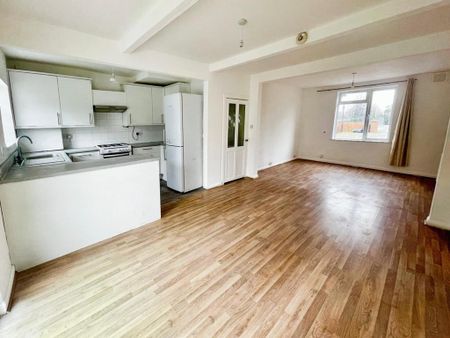 3 bedroom semi-detached house to rent - Photo 3