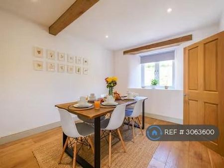 3 bedroom semi-detached house to rent - Photo 5