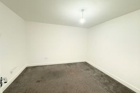 4 bedroom semi-detached house to rent - Photo 4