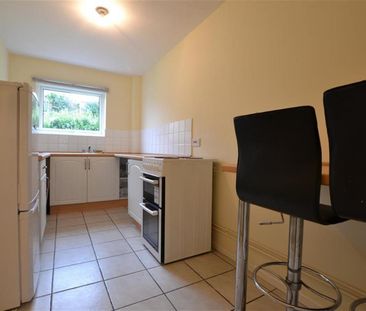 1 bedroom Flat To Let - Photo 2