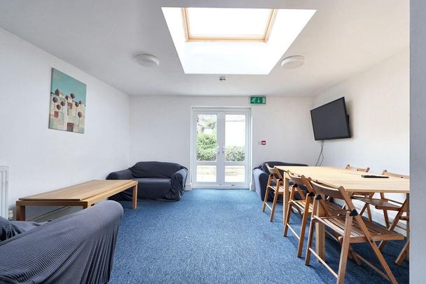 6 bedroom terraced house to rent - Photo 1