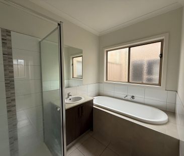 Please contact catie@sweeneyea.com.au for private inspections. - Photo 4