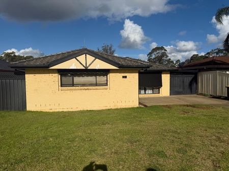 GREAT LOCATION - CLOSE TO SCHOOLS, PARKS & SHOPPING CENTRES !!! - Photo 5
