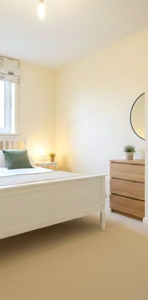 The Junction, Slough The Junction, Slough - Photo 1