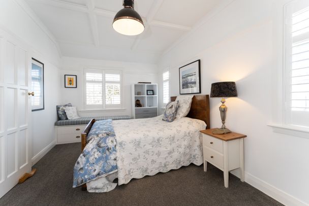 Luxurious Fully Furnished Home with Pool and Gym in Prime Epsom Location - Photo 1