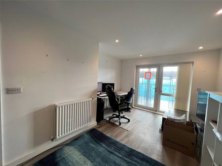 1 Bedroom Flat / Apartment - John Thornycroft Road, Southampton - Photo 4