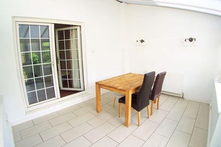2 bedroom semi-detached house to rent - Photo 2
