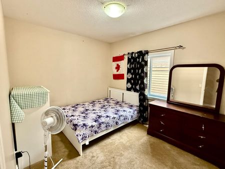 Furnished and Spacious 3 Bedroom Upper Suite in Eagle Ridge with Utilities Included! - Photo 3