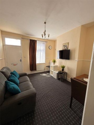 2 bedroom terraced house to rent - Photo 2