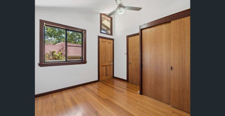 This well-appointed family home in Sunset Ridge - Photo 2