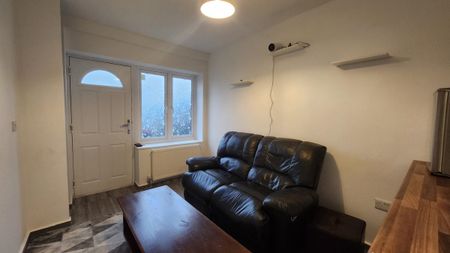 1 bedroom studio to rent - Photo 3