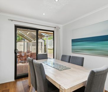 Solar powered large family home within walking distance to the Hub ... - Photo 3